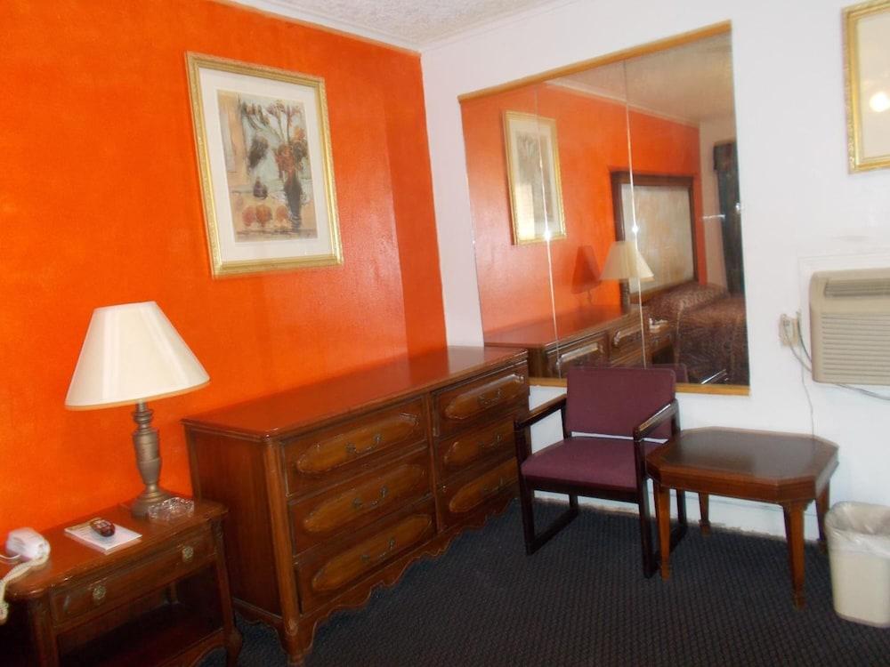 Hillside Motel photo 28