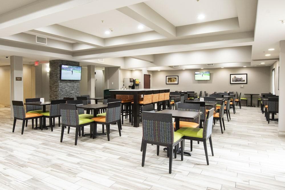Comfort Inn and Suites Near Medical Center photo 31