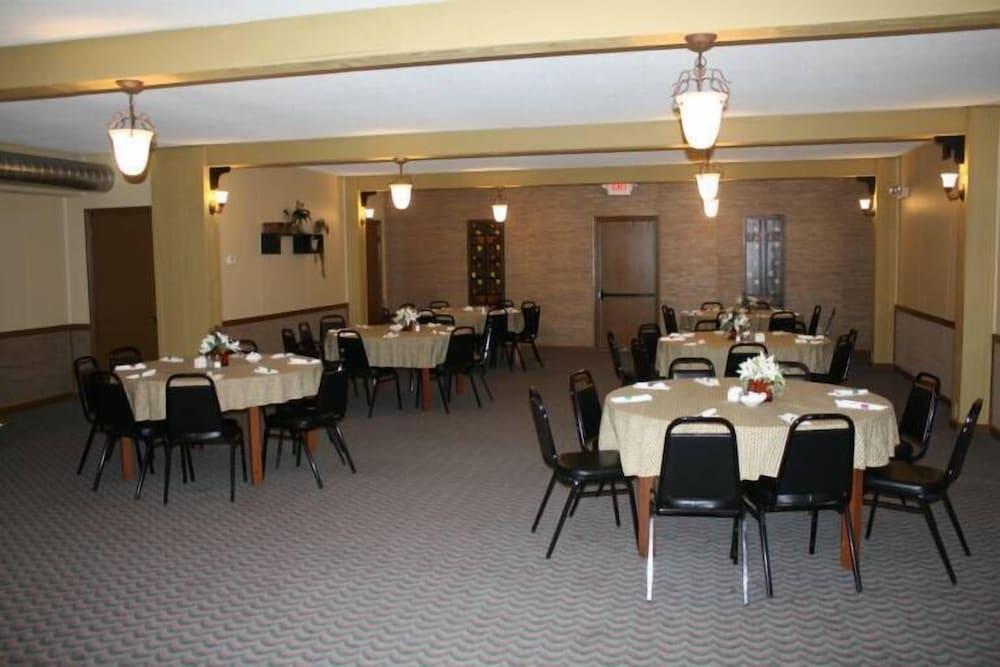 The Holiday Motel & Restaurant photo 7