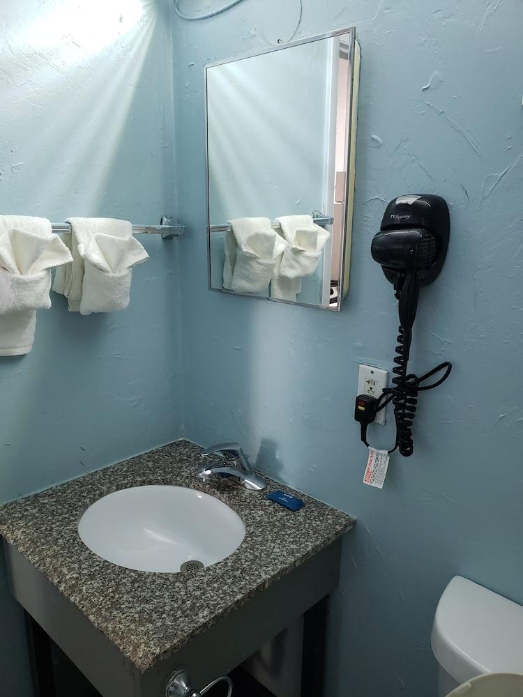 Topaz Motel photo 33