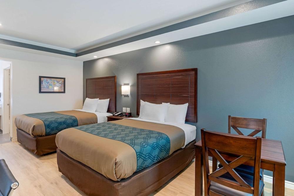 Econo Lodge Houston Northwest - Cypress photo 12