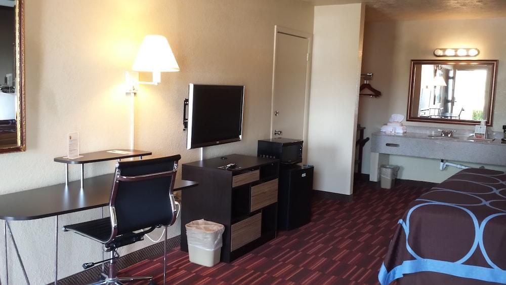 Super 8 by Wyndham Atlanta/Hartsfield Jackson Airport photo 18