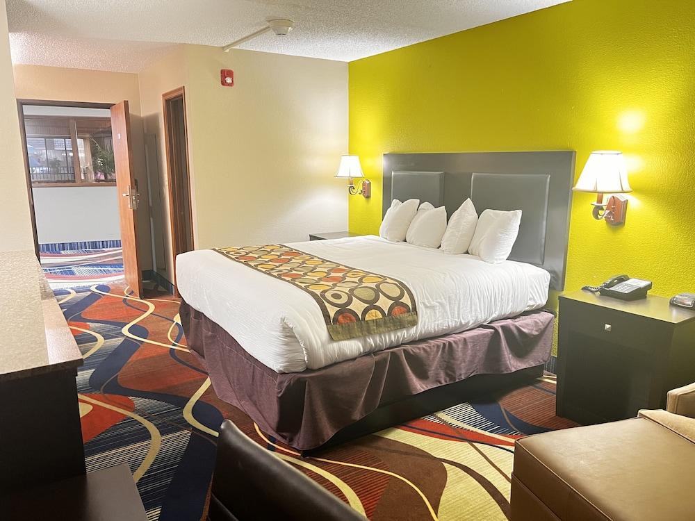 Apple Tree Inn and Suites photo 3