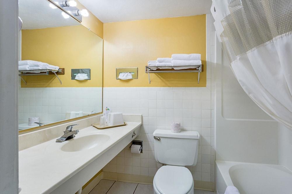 Rodeway Inn Roswell West photo 16
