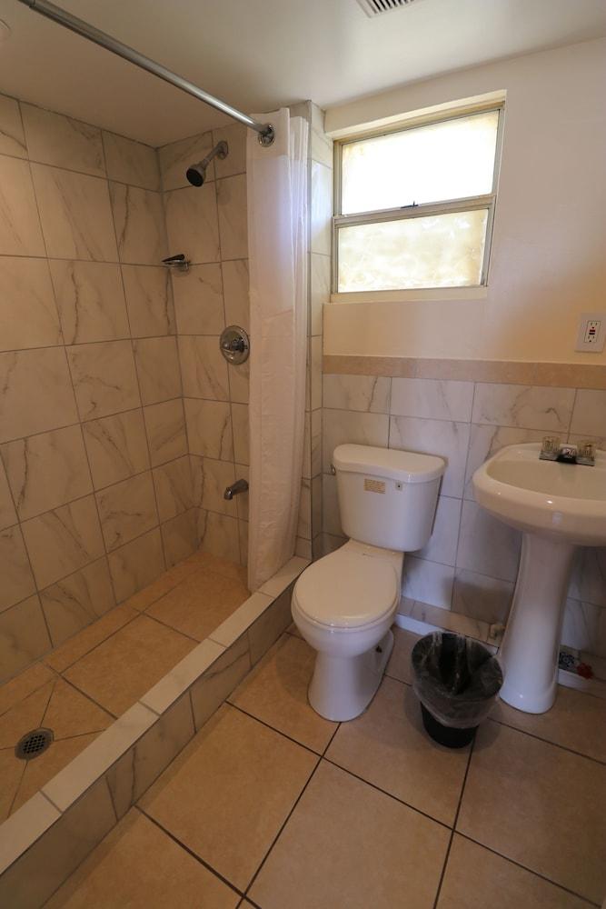 Sandman Inn Motel photo 22