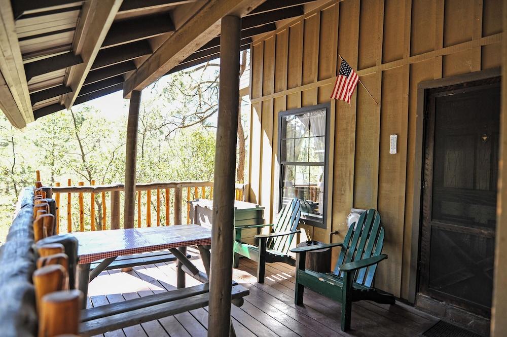 Bear Creek Motel And Cabins photo 41