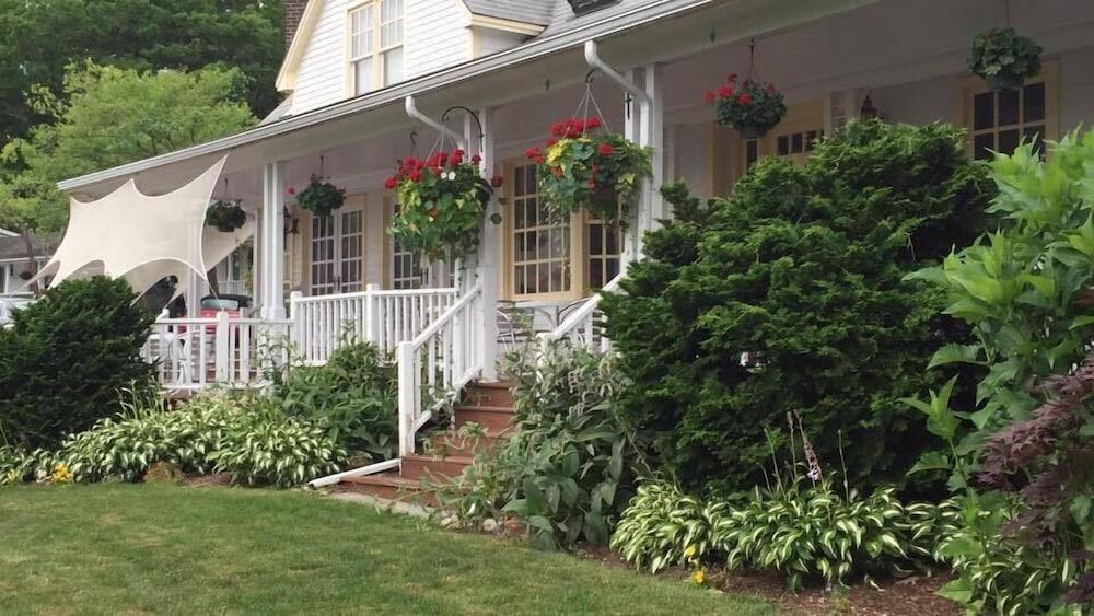 Mount Battie Inn photo 42