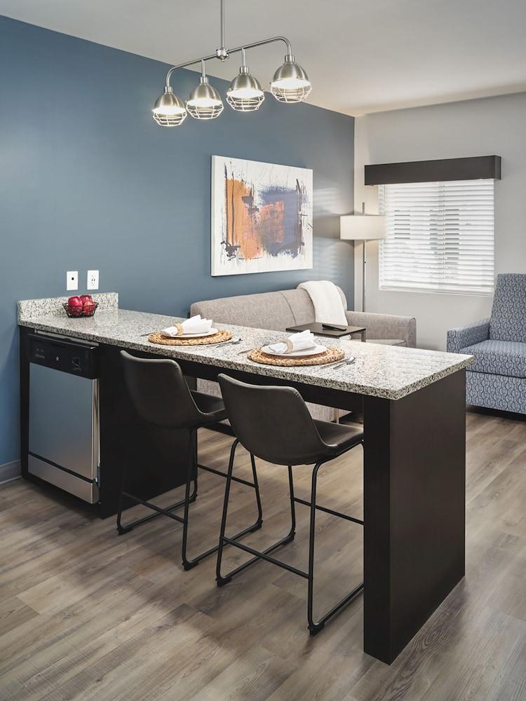 stayAPT Suites Tallahassee-Capitol photo 12