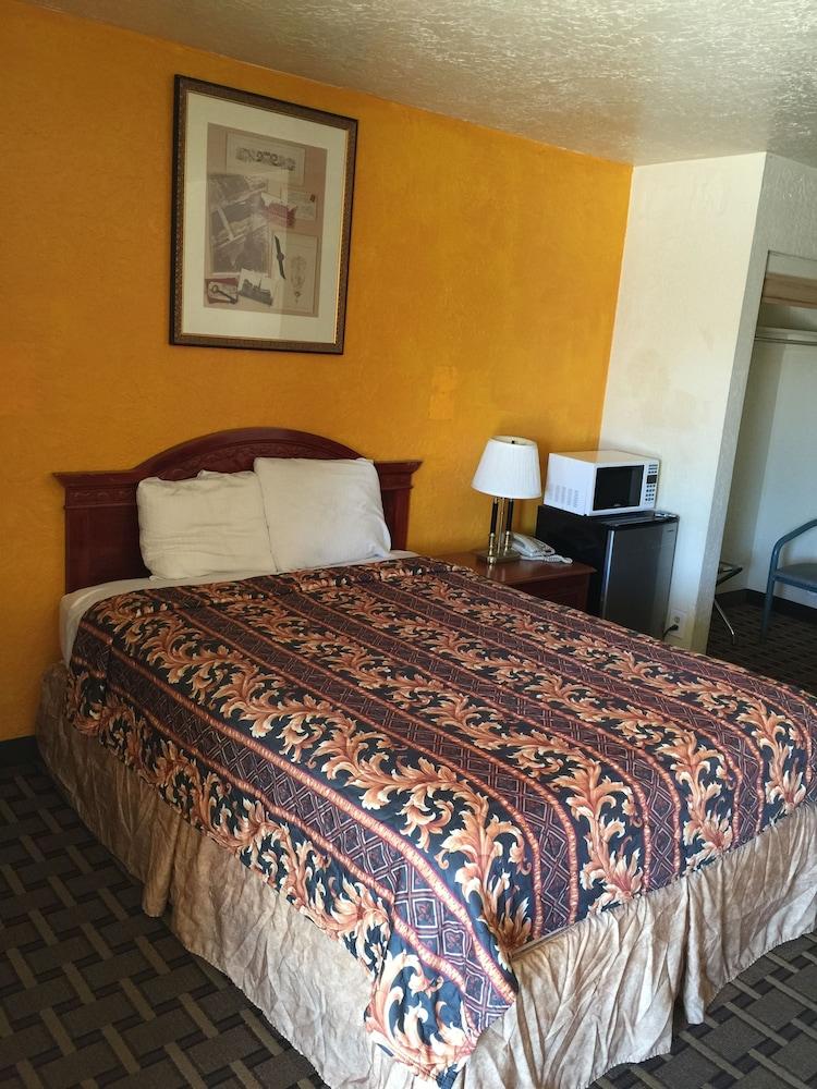 Encore Motel photo 2