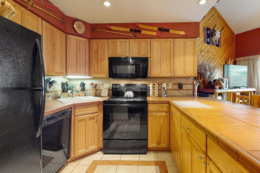 Pine Ridge Condominiums photo 21