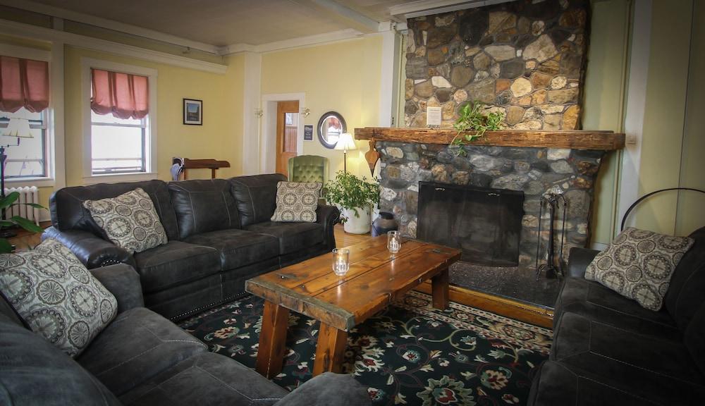 Fullerton Inn photo 2