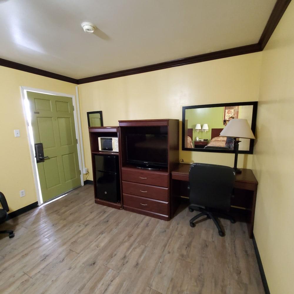 Vanguard Motel photo 7