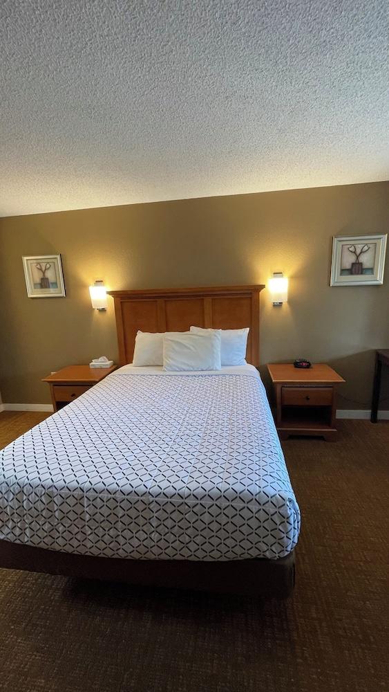 Morgan Inn And Suites photo 14