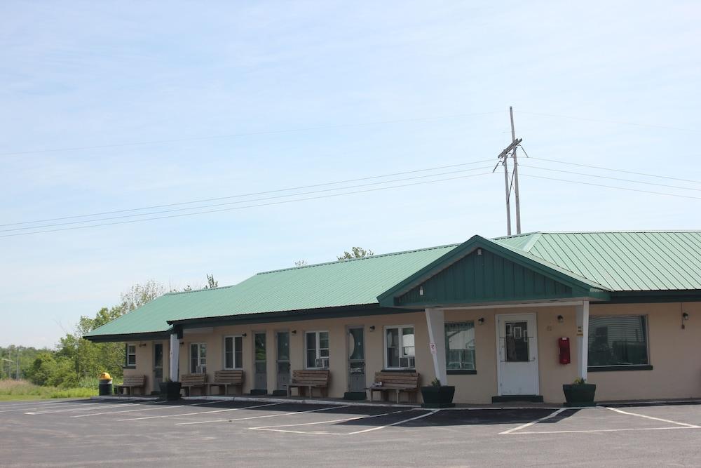 The Evergreen Motel photo 73