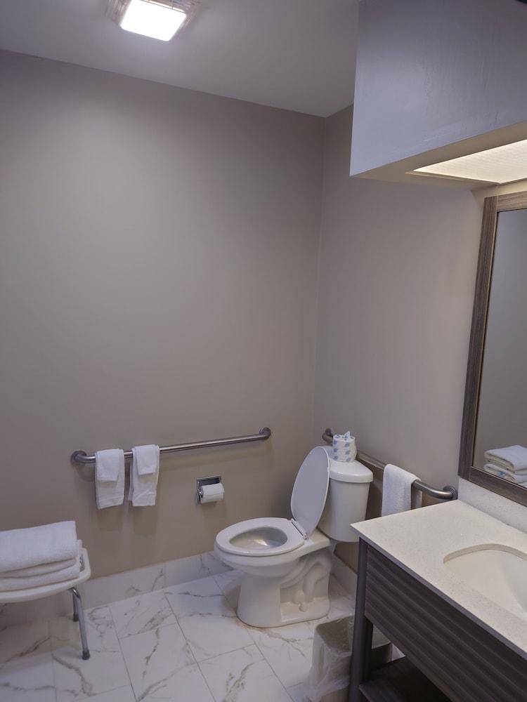 Baymont by Wyndham Adairsville photo 17