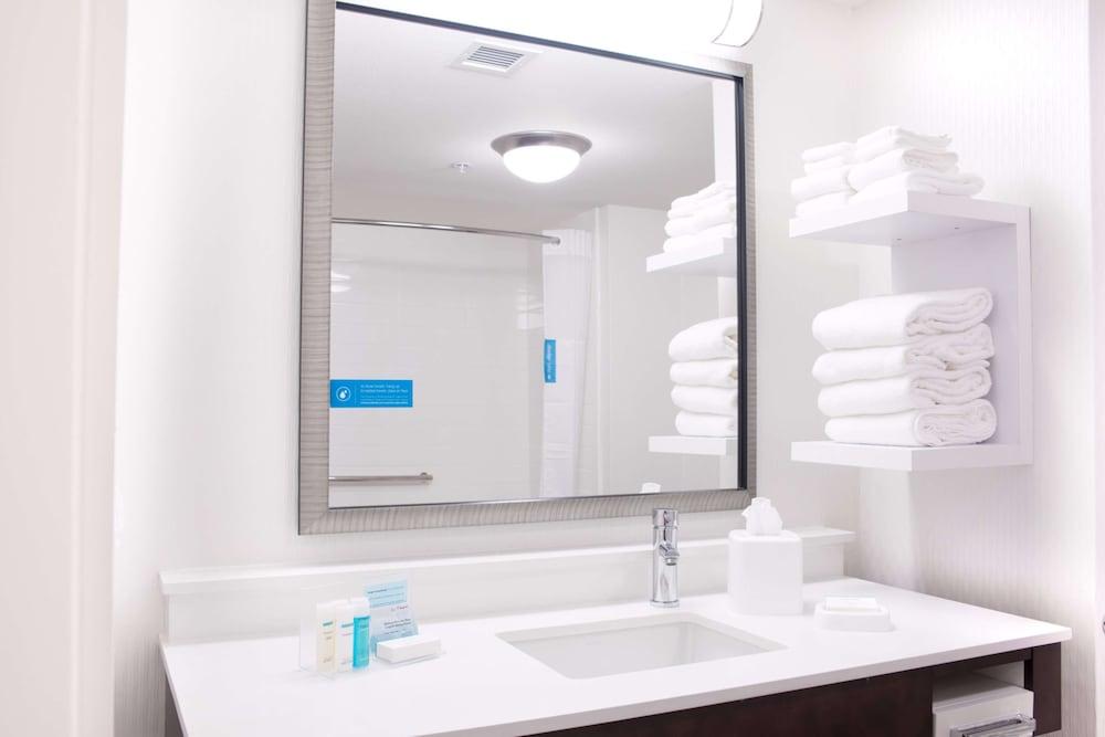 Hampton Inn Big Rapids photo 16