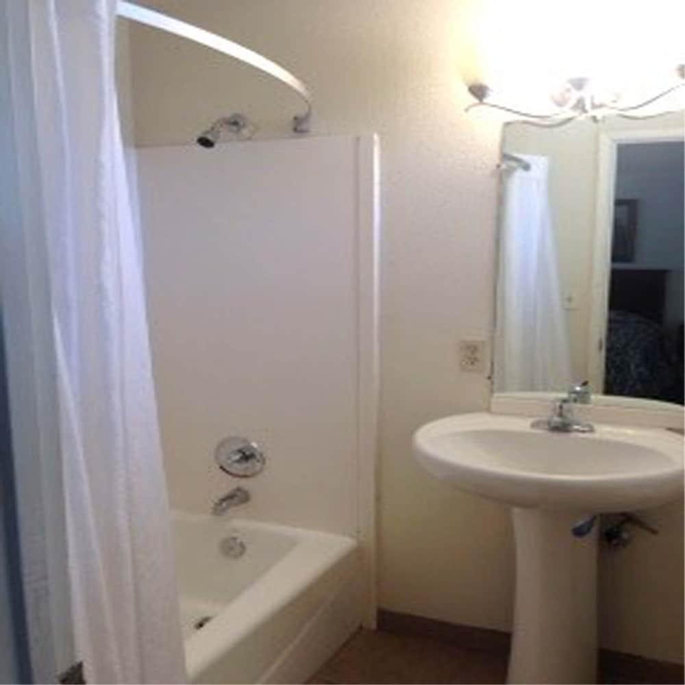 Cambridge Inn Motor Lodge photo 7