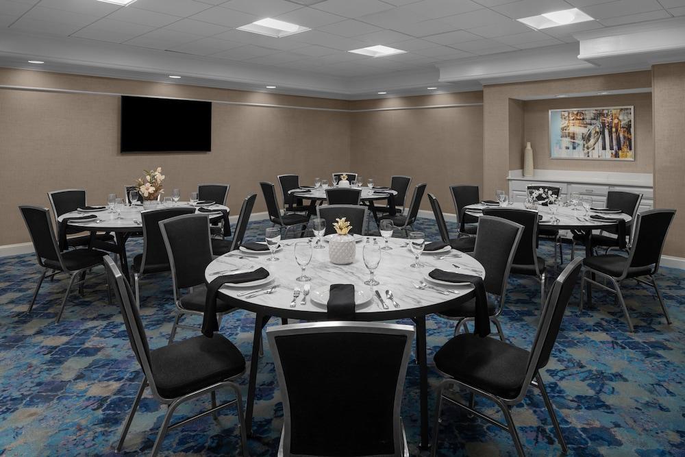 Hotel Indigo Mount Pleasant by IHG photo 82