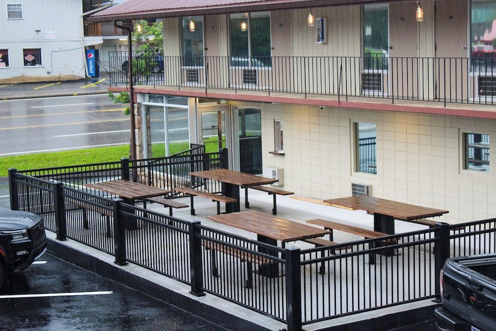 Sleepy Bear Motel photo 17