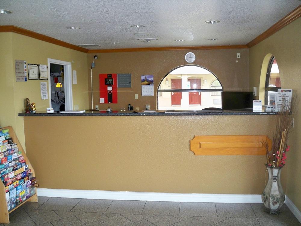 Scottish Inn & Suites photo 9