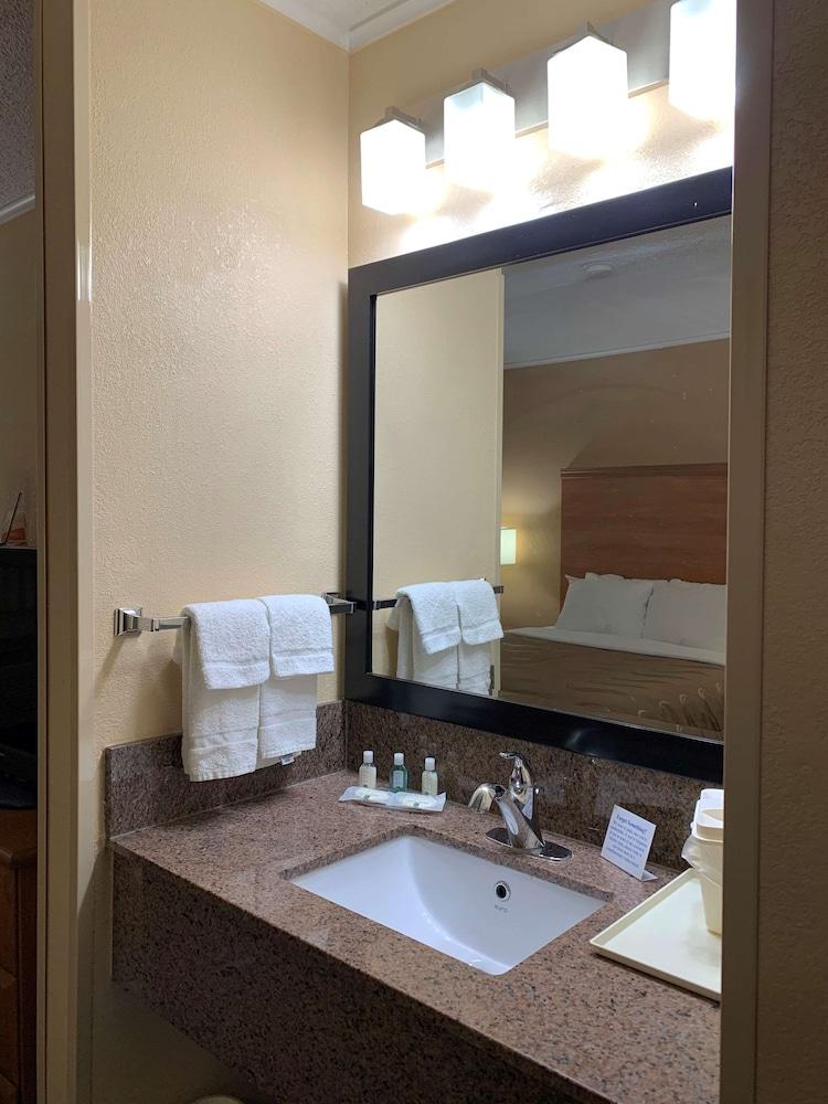 Quality Inn Ottawa near Starved Rock State Park photo 23