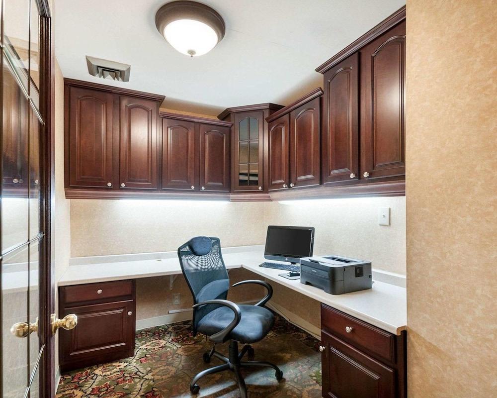 Quality Inn Windsor Mill - Baltimore photo 21