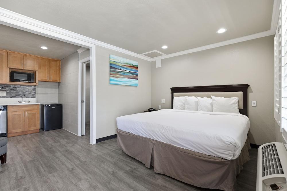 Le Blanc Inn & Suites photo 56