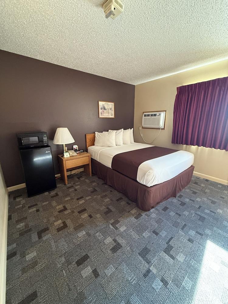 Americas Best Value Inn Torrington photo 9