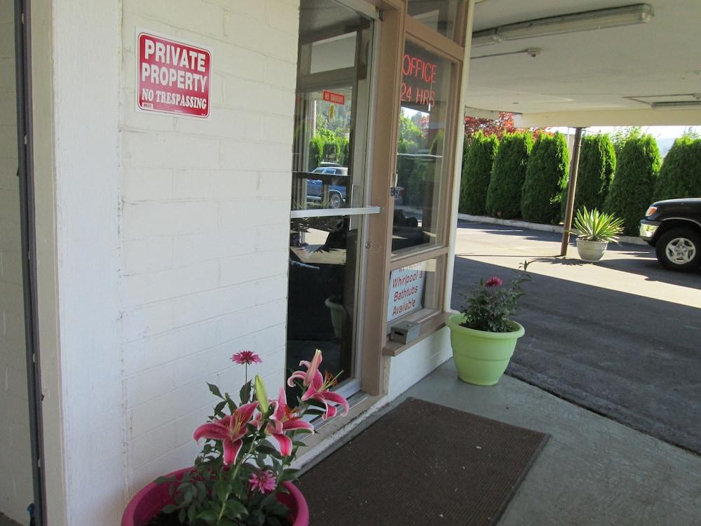Town House Motel Inc photo 40