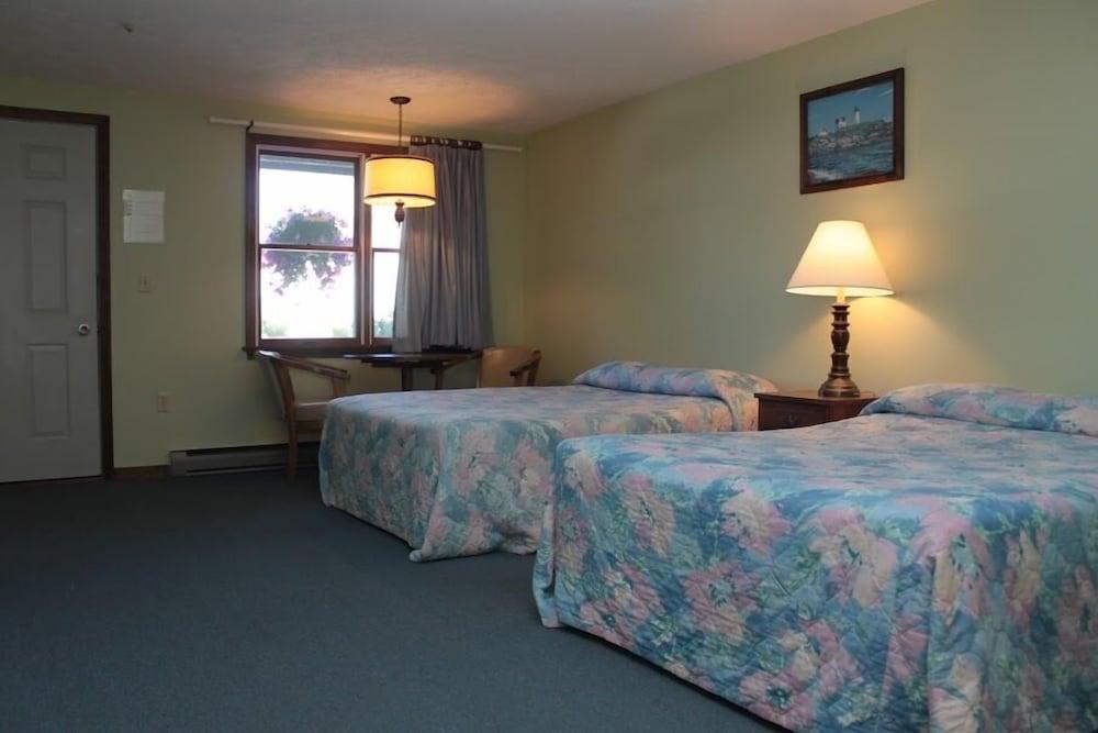 The Villager Motel photo 51