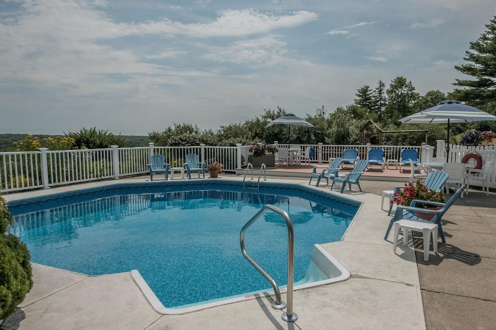 Glen Cove Inn & Suites photo 54