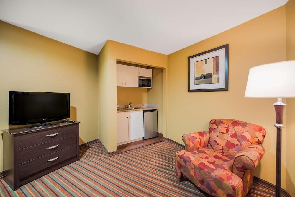 SureStay Hotel by Best Western Mt Pleasant photo 11