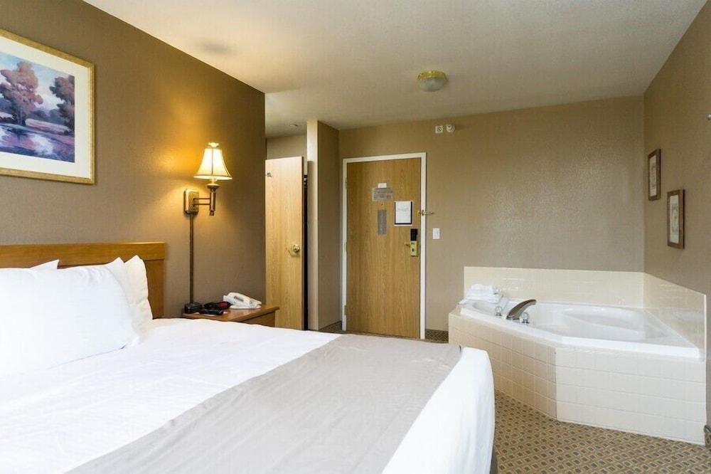 Baymont by Wyndham Jacksonville photo 17