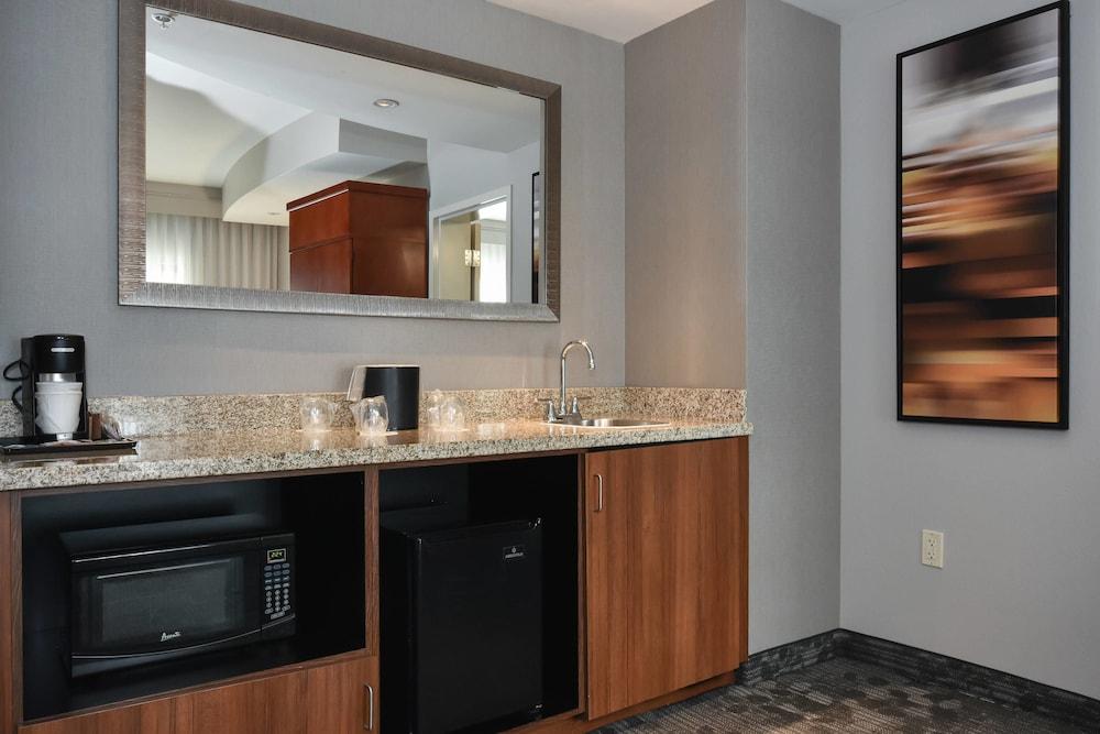 Courtyard Marriott Concord photo 8