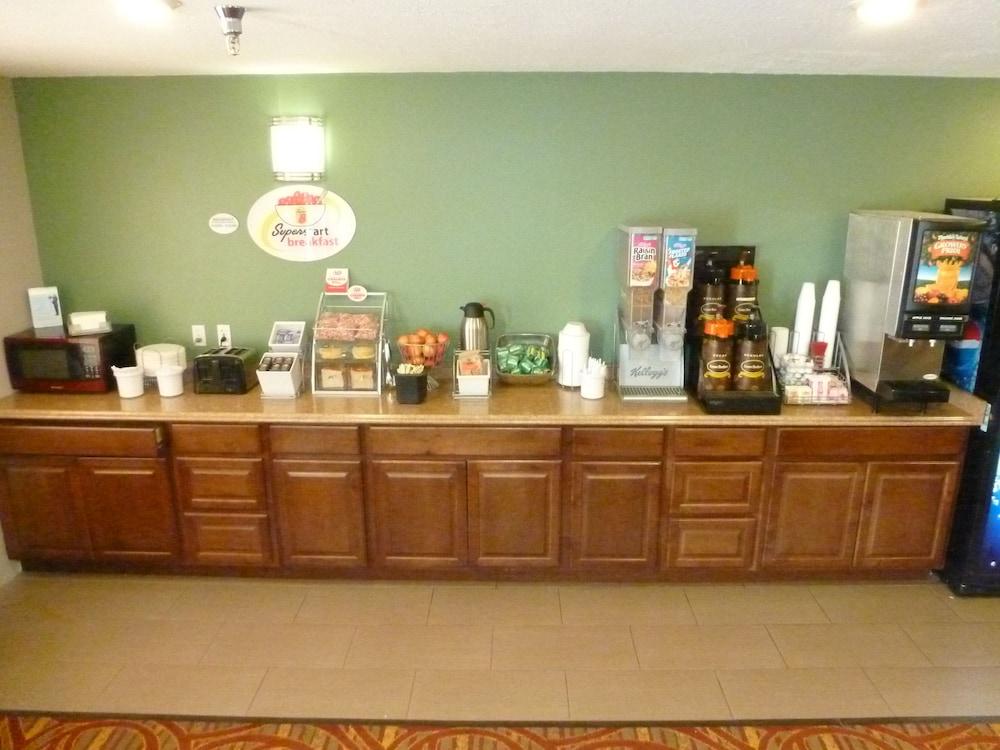 Super 8 by Wyndham Rock Springs photo 30