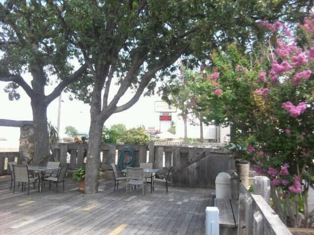 Quails Nest Inn and Suites photo 21