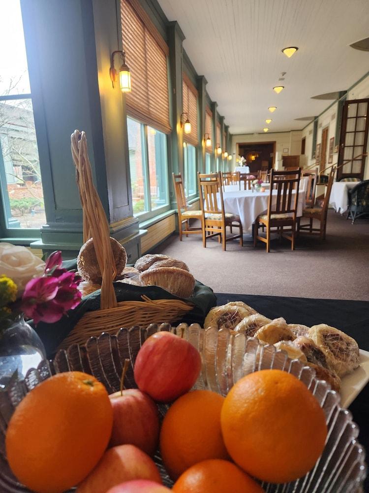 Roycroft Inn photo 14