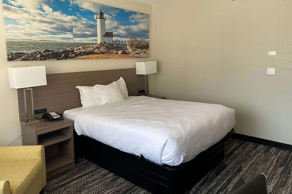 Days Inn by Wyndham Manitowoc photo 11