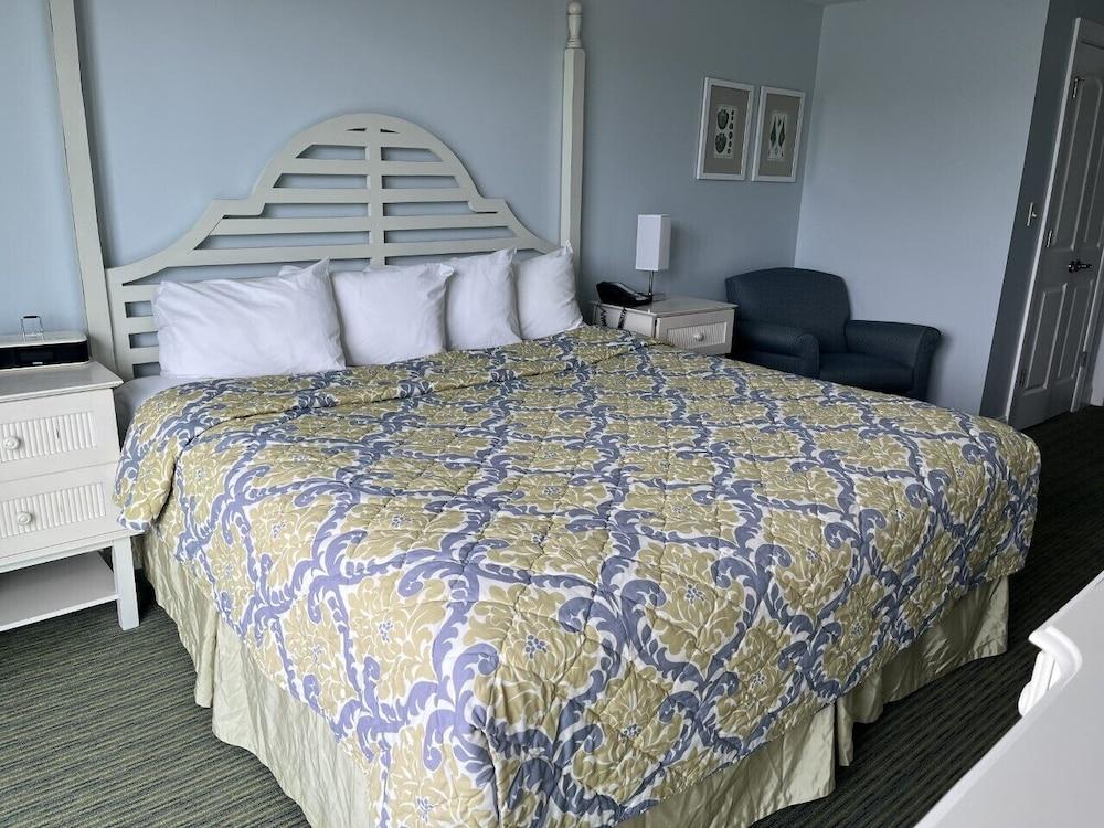 Miramar Condominiums photo 20