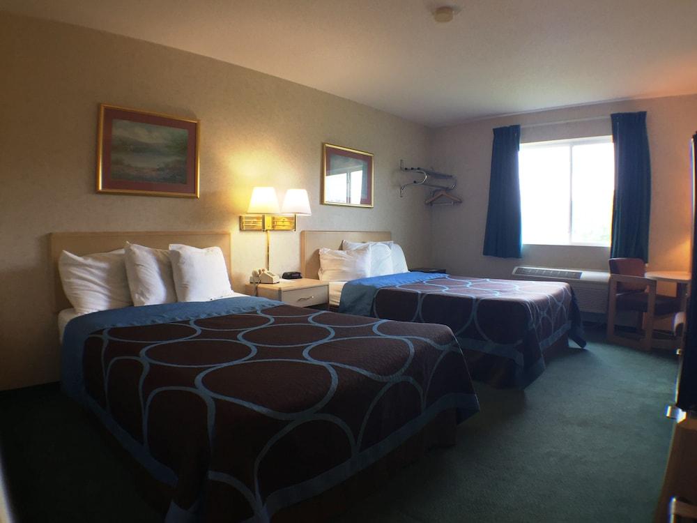 Super 8 by Wyndham Canandaigua photo 10