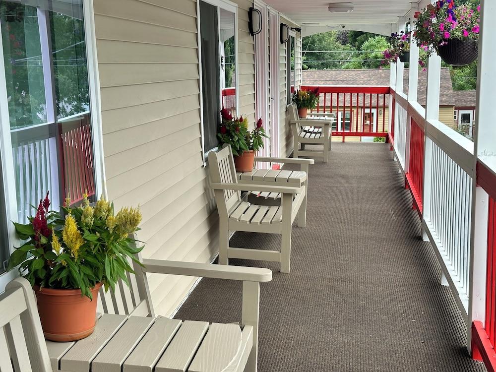 Cozy Corner Motel photo 46
