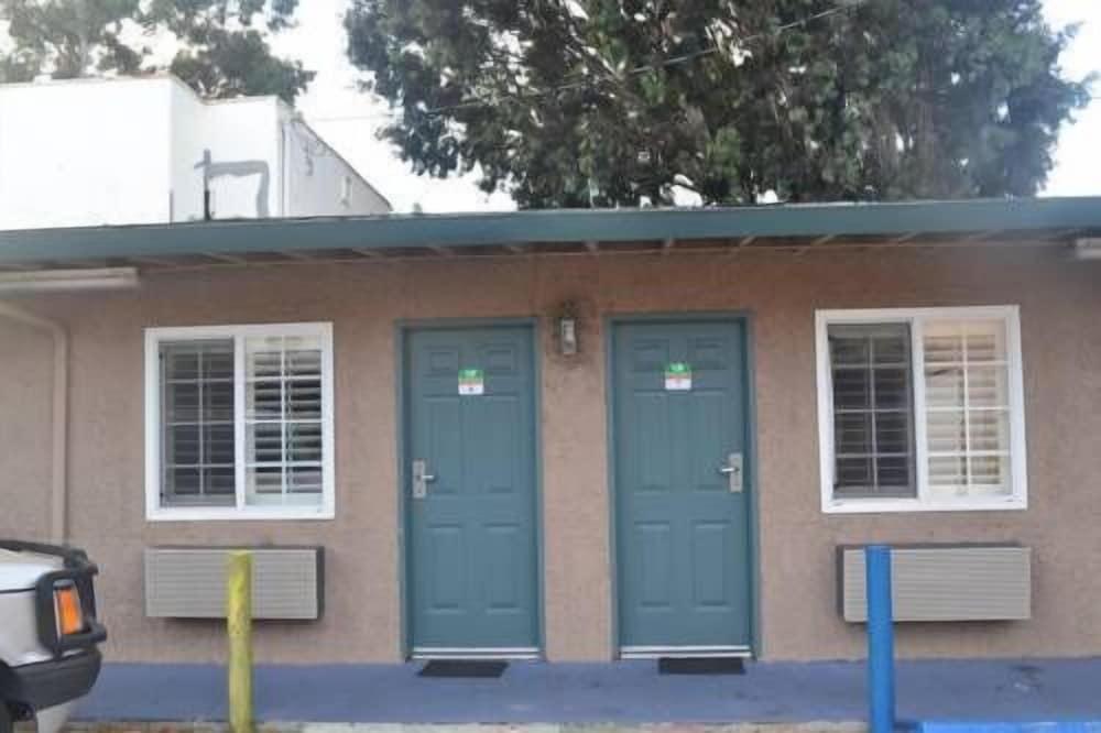 Searle Motel photo 18