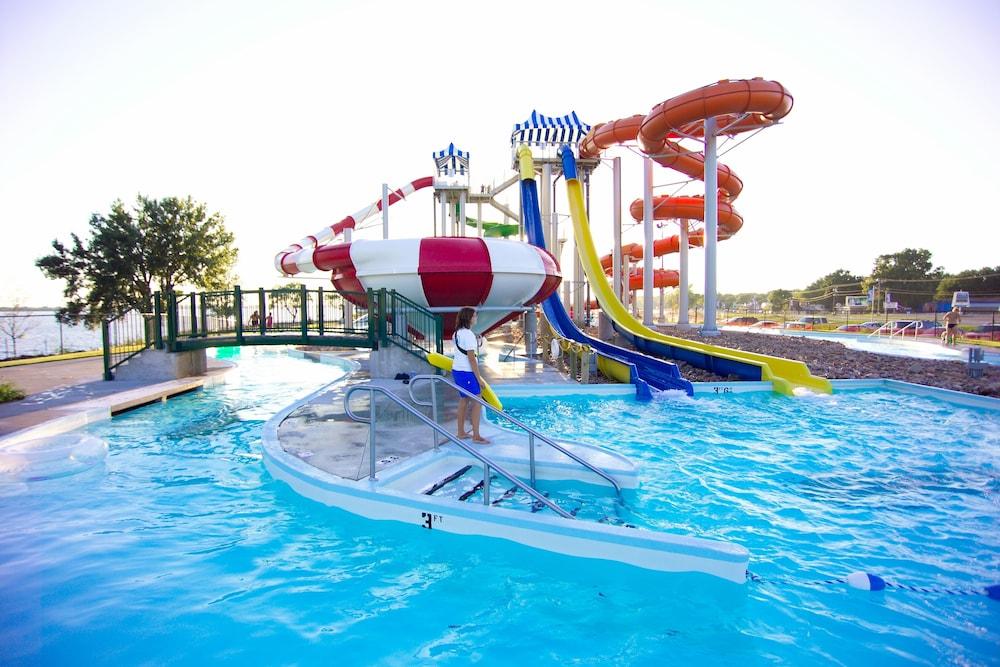 King's Pointe Waterpark Resort photo 27