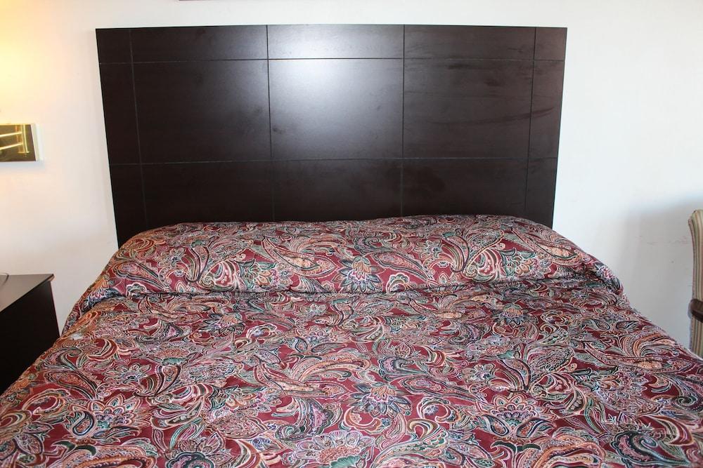 Tourway Inn photo 9