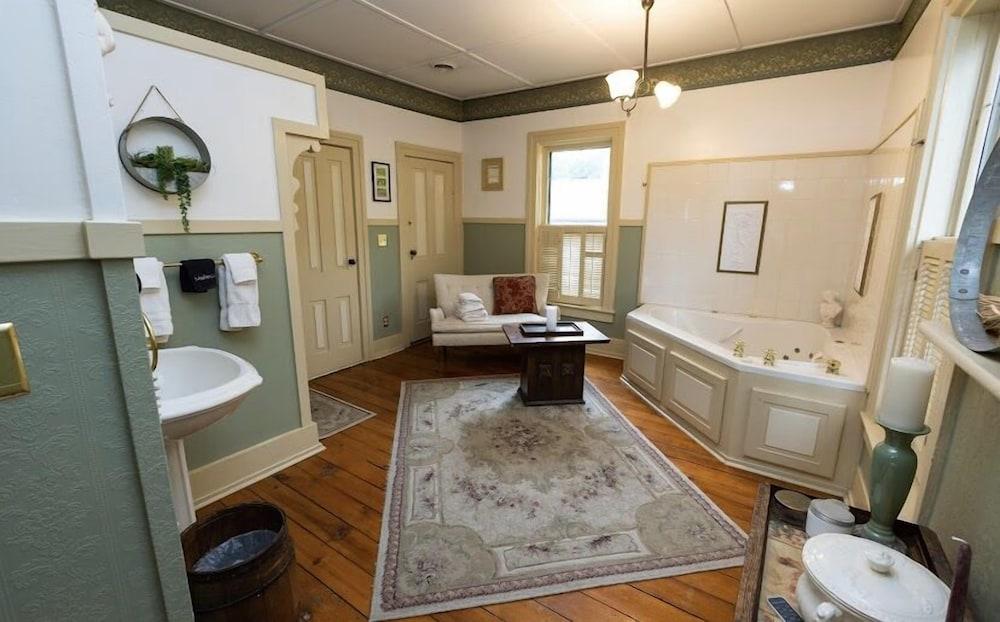 Iron Amethyst Inn   Boutique Hotel photo 18