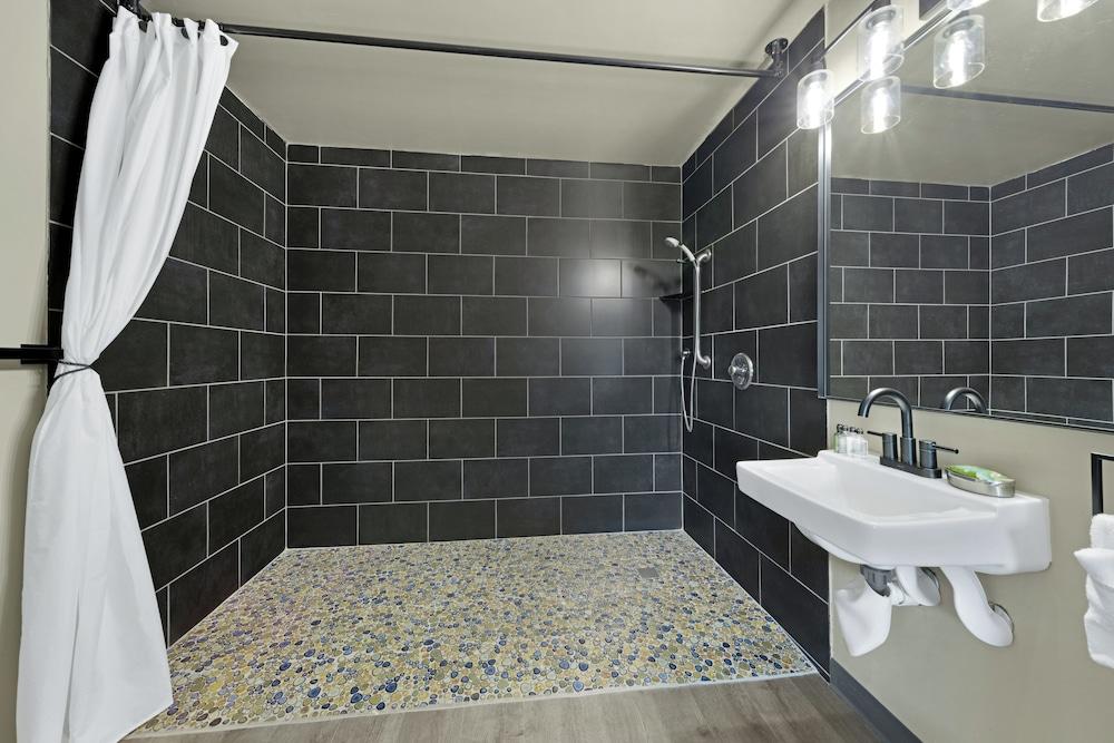 The Suites at Prairie Falls & Event Center photo 48