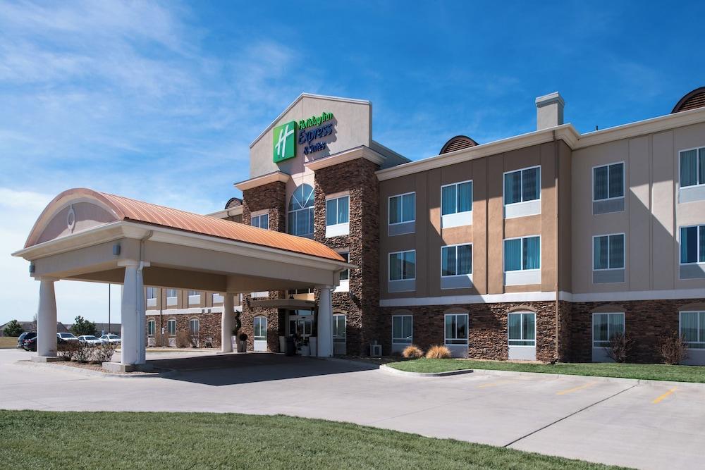 Holiday Inn Express & Suites Wichita Northwest by IHG photo 1