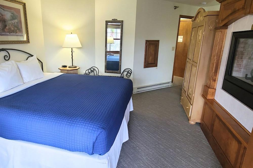 Bridgeport Waterfront Resort photo 8