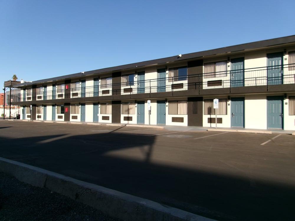 SureStay Hotel by Best Western Phoenix Airport photo 79
