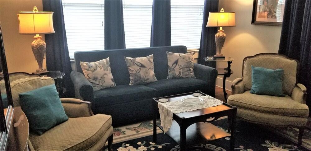 Belvedere Manor photo 34